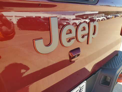 Used 2021 Jeep Gladiator Mojave w/ Cold Weather Group AWD/4WD image 36