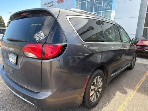 Used 2020 Chrysler Pacifica Touring-L Plus FWD image 5