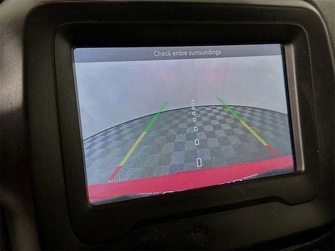 Used 2018 Jeep Renegade Latitude w/ Cold Weather Group image 15