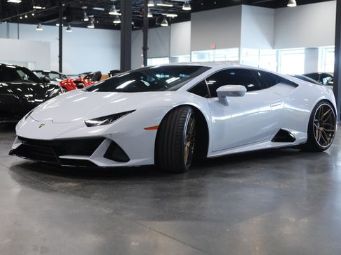 Used 2021 Lamborghini Huracan EVO AWD/4WD image 3