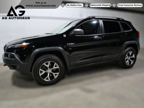 Used 2018 Jeep Cherokee Trailhawk AWD/4WD image 1