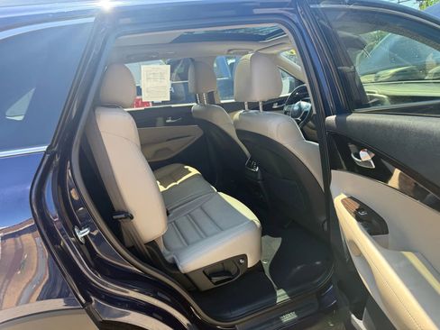 Used 2020 Kia Sorento EX image 31