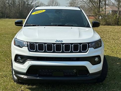 New 2025 Jeep Compass Latitude image 2