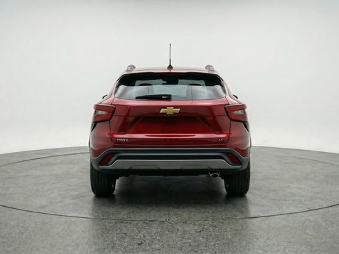 Used 2025 Chevrolet Trax LT FWD image 7