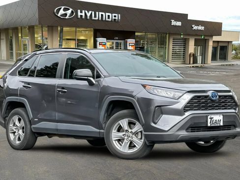 Used 2022 Toyota RAV4 LE AWD/4WD image 2