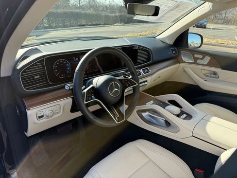 Certified 2026 Mercedes-Benz GLS 450 4MATIC image 10