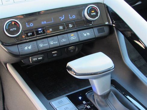 Used 2023 Hyundai Elantra Limited FWD image 19
