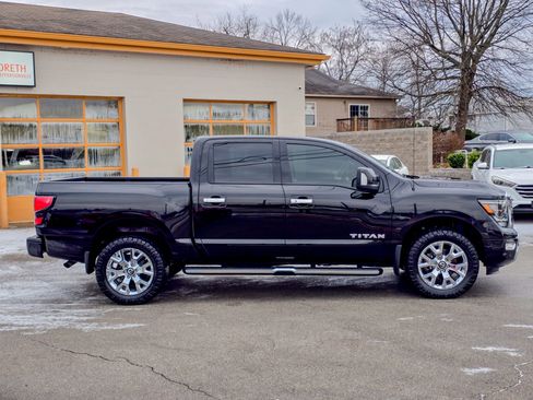 Used 2021 Nissan Titan SL w/ Moonroof Package image 24