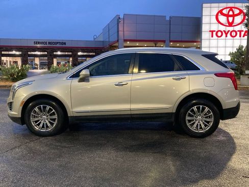 Used 2017 Cadillac XT5 Luxury w/ Driver Awareness Package image 8