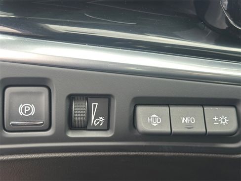 Used 2023 Cadillac XT6 Premium Luxury w/ Technology Package image 23