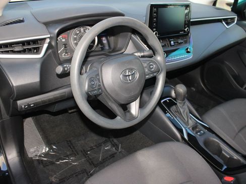 Used 2022 Toyota Corolla LE image 4