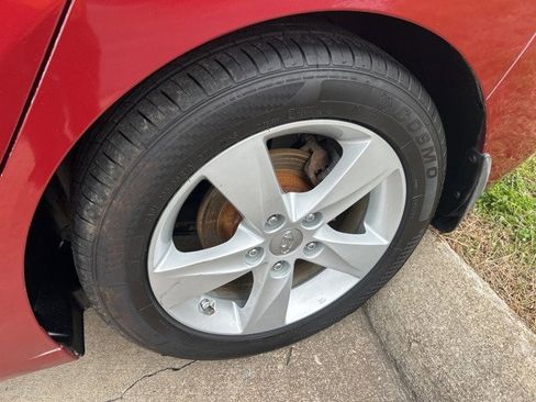 Used 2013 Hyundai Elantra GLS w/ Preferred Pkg image 5