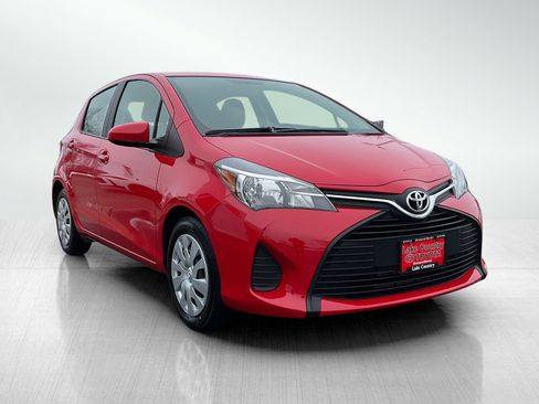 Used 2015 Toyota Yaris L image 7