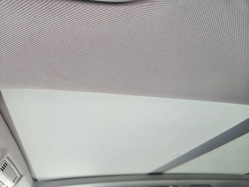 Used 2022 Volkswagen Tiguan SE w/ Panoramic Sunroof Package FWD image 19