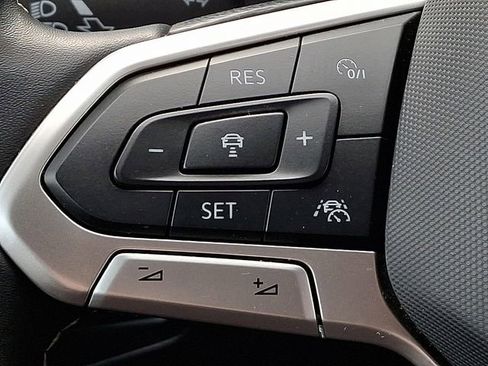 Used 2024 Volkswagen Tiguan SE image 22