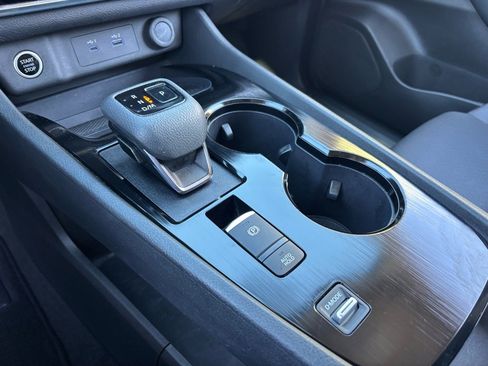 Used 2023 Nissan Rogue SV w/ SV Premium B Package image 18