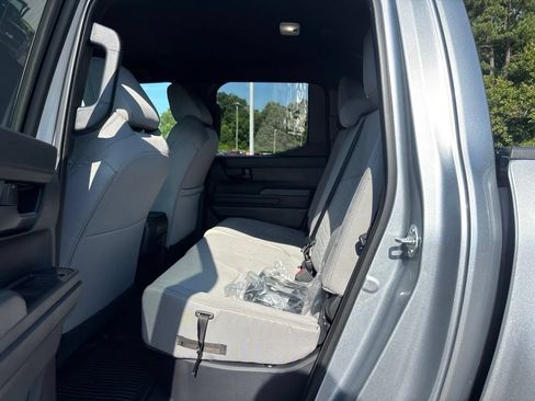 Used 2025 Toyota Tacoma SR5 AWD/4WD image 15