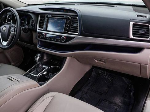 Used 2016 Toyota Highlander XLE image 27