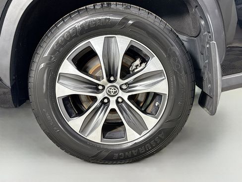 Used 2023 Toyota Highlander XLE image 31