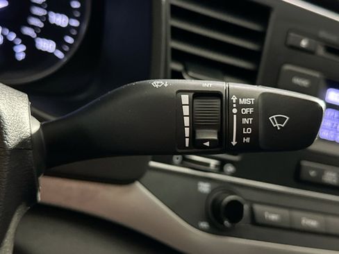 Used 2018 Hyundai Elantra SE image 26