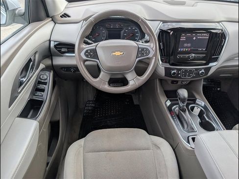 Used 2021 Chevrolet Traverse LT image 11