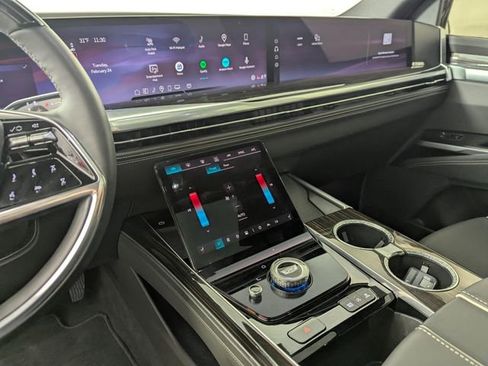 Used 2025 Cadillac Escalade Premium Luxury image 15