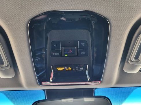 Used 2023 Toyota Venza LE image 27