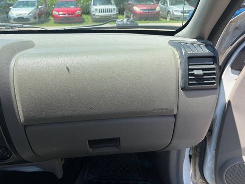 Used 2004 Chevrolet Colorado 2WD Regular Cab image 13