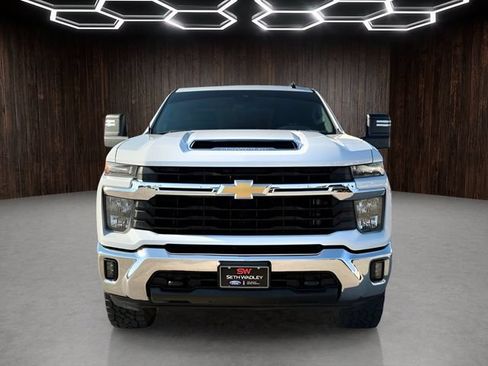 Used 2024 Chevrolet Silverado 2500 LT w/ Convenience Package AWD/4WD image 3