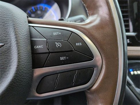 Used 2019 Chrysler Pacifica Limited w/ Tire & Wheel Group image 14