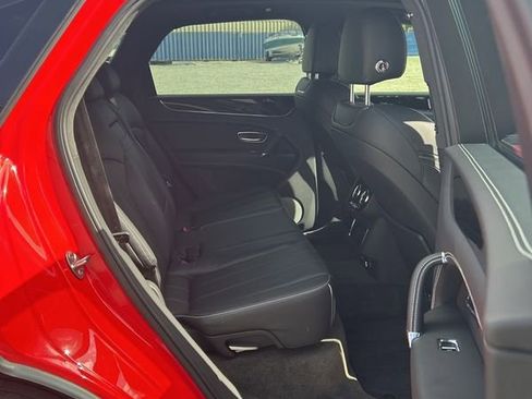 Used 2019 Bentley Bentayga image 17