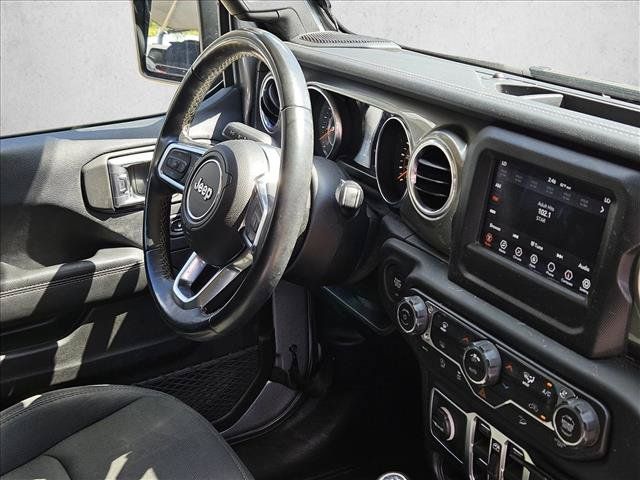 Used 2018 Jeep Wrangler Unlimited Sahara AWD/4WD image 10