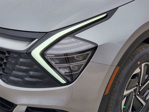 New 2025 Kia Sportage LX image 5