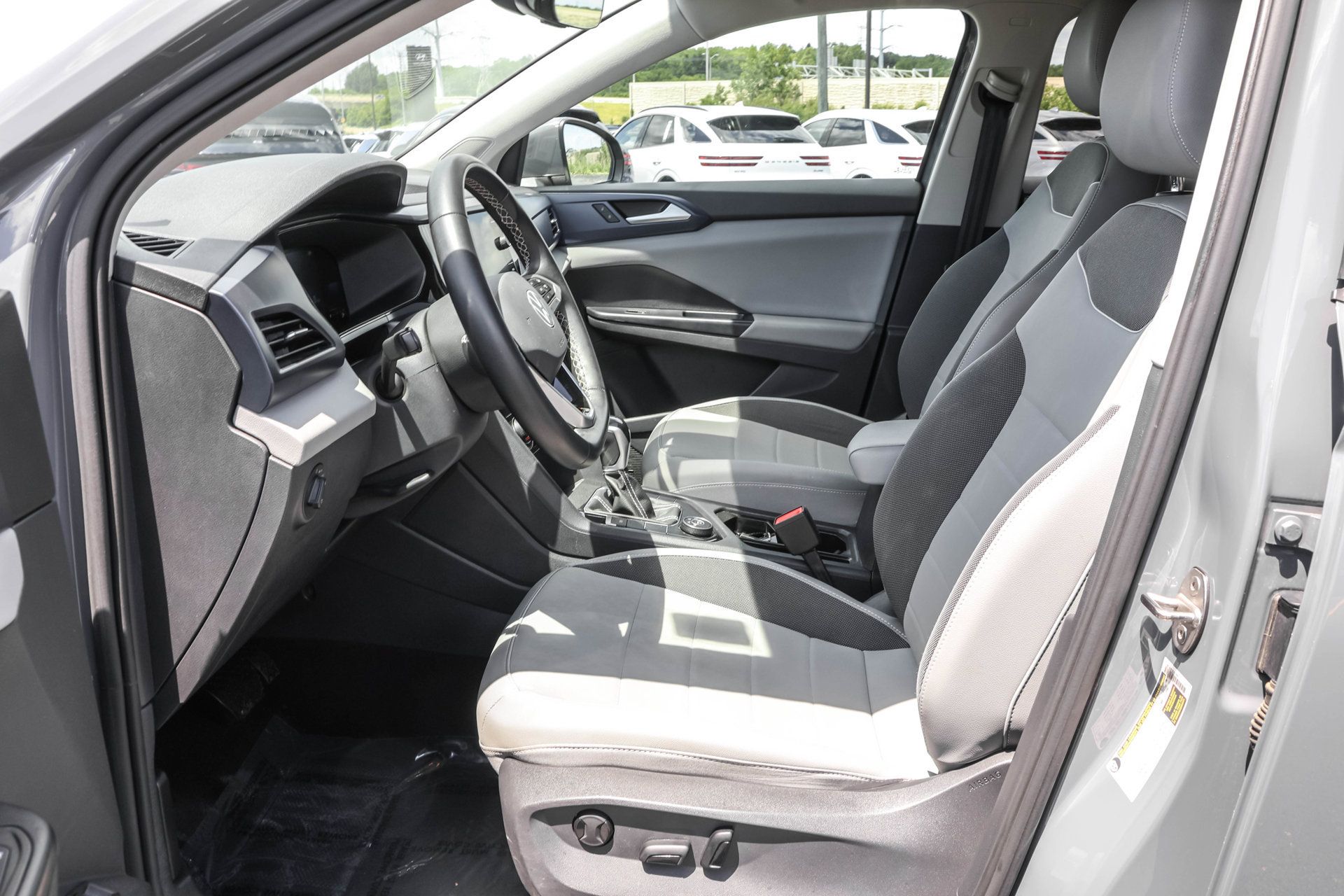 Used 2023 Volkswagen Taos SE AWD/4WD image 7
