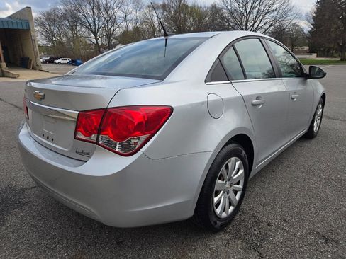Used 2011 Chevrolet Cruze LS image 9
