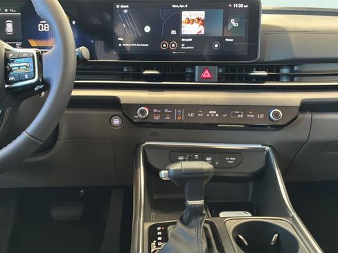 New 2026 Kia Carnival EX FWD image 31