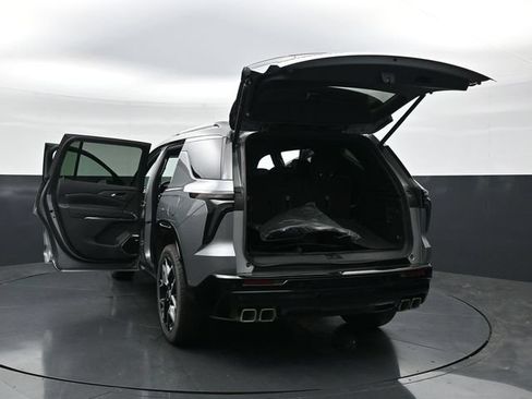 Used 2026 Chevrolet Traverse High Country w/ LPO, Floor Liner Package AWD/4WD image 47