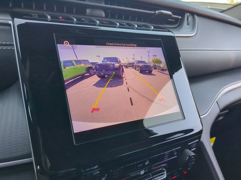 New 2025 Jeep Grand Cherokee Altitude image 28