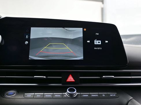 Used 2025 Hyundai Elantra Limited FWD image 18