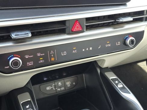 Used 2024 Kia Sorento S w/ Panoramic Sunroof Package FWD image 34