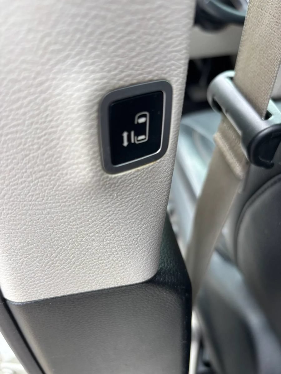 Used 2018 Chrysler Pacifica Touring-L FWD image 12