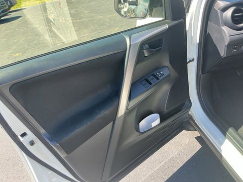 Used 2016 Toyota RAV4 LE FWD image 36