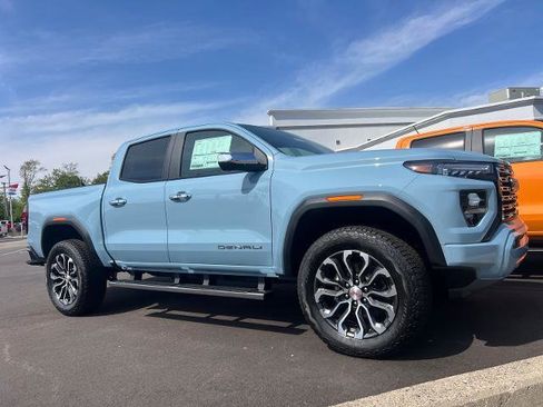 Used 2026 GMC Canyon Denali AWD/4WD image 3