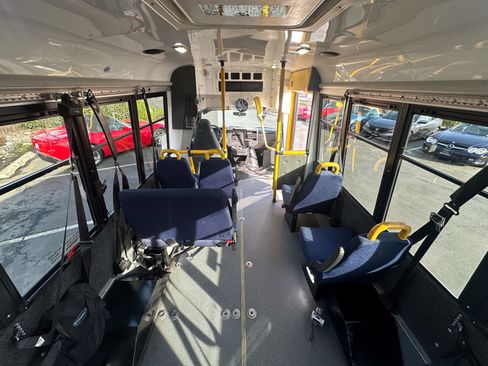 Used 2014 Chevrolet Express 3500 RWD image 15