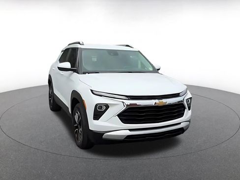 Used 2025 Chevrolet TrailBlazer LT FWD image 3