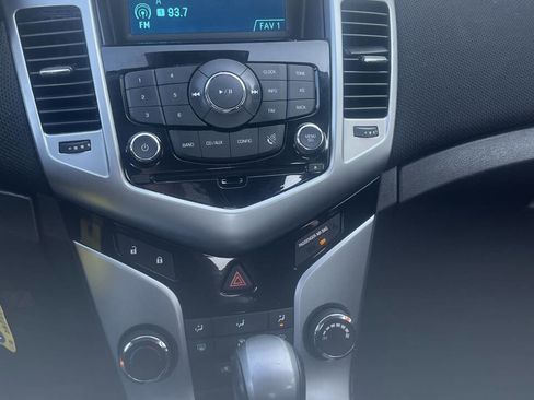 Used 2014 Chevrolet Cruze LT image 11
