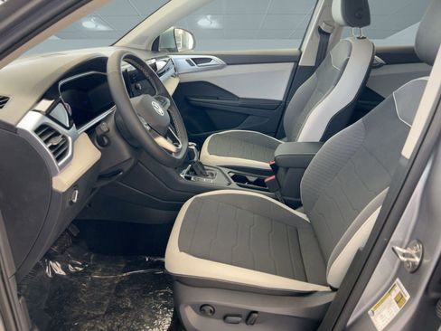 New 2026 Volkswagen Taos SE image 5