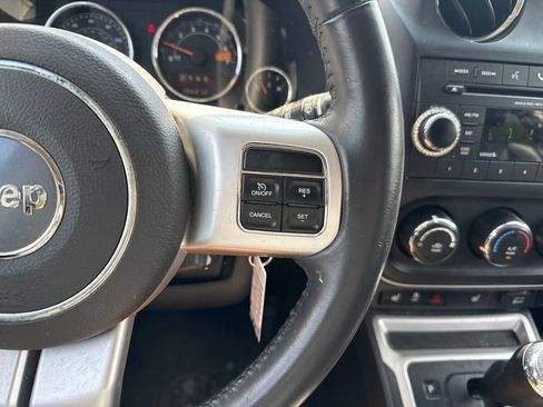 Used 2017 Jeep Compass Latitude AWD/4WD image 17