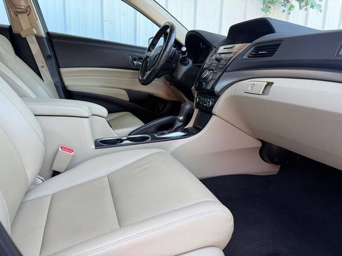 Used 2017 Acura ILX FWD image 13