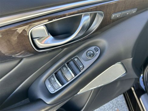 Used 2017 INFINITI Q50 3.0t Premium w/ Driver Assistance Package image 16